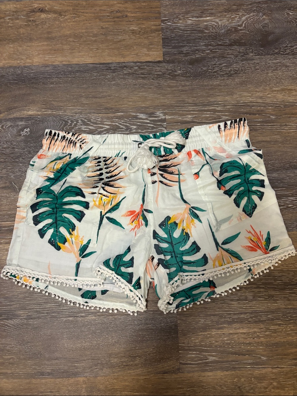 Maurices Tropical Leaf Print Women's Lounge Shorts - White/Green